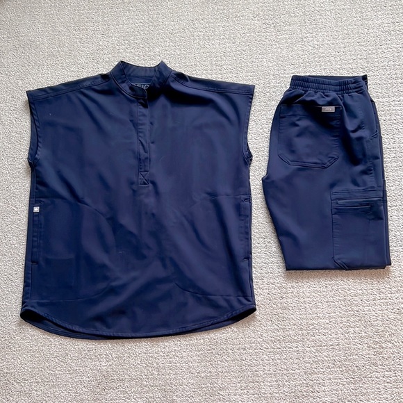 Figs Scrub Set - Picture 2 of 5